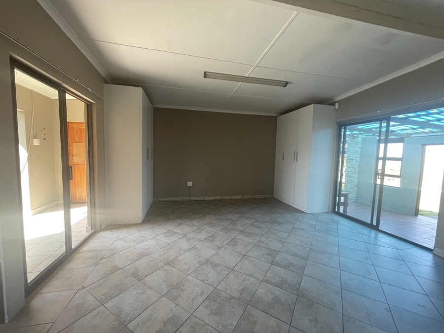 4 Bedroom Property for Sale in Cove Ridge East Eastern Cape
